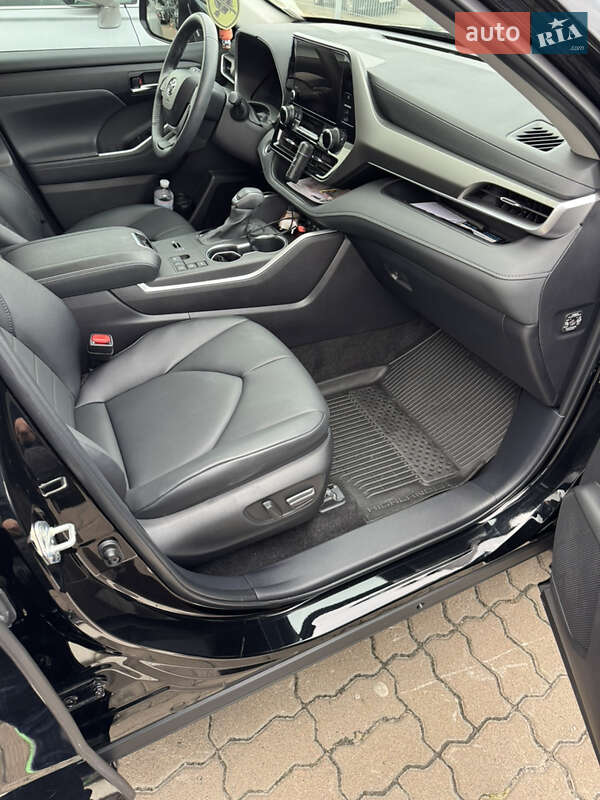 Внедорожник / Кроссовер Toyota Highlander 2024 в Киеве