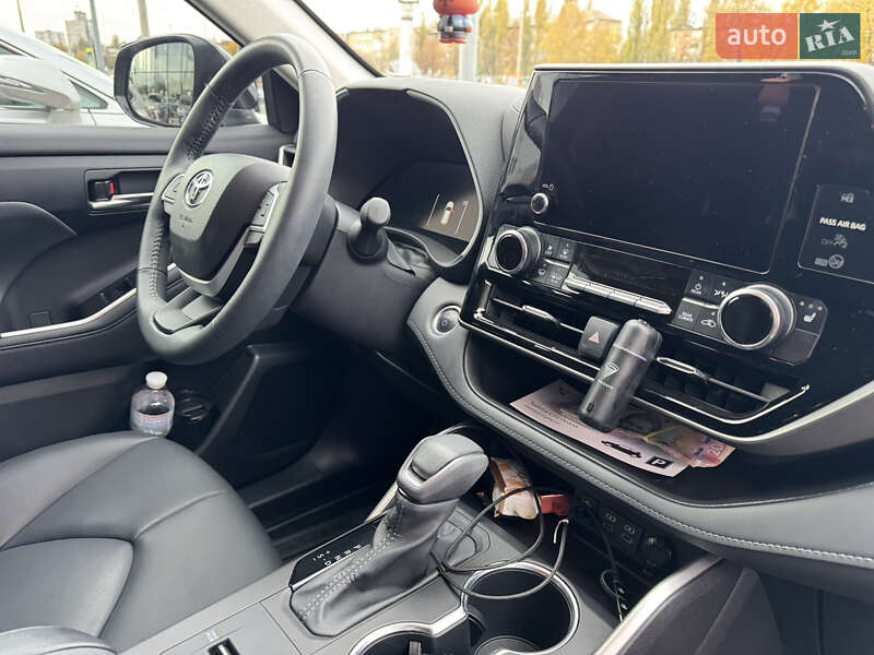 Внедорожник / Кроссовер Toyota Highlander 2024 в Киеве