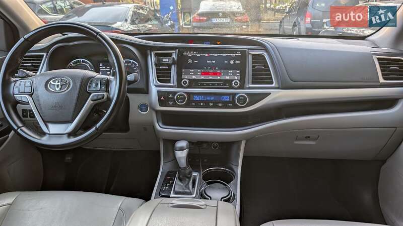 Позашляховик / Кросовер Toyota Highlander 2018 в Києві