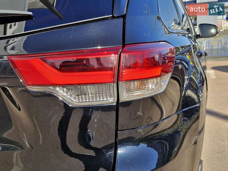 Внедорожник / Кроссовер Toyota Highlander 2018 в Киеве