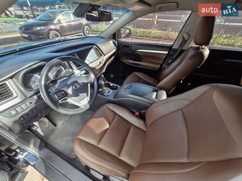 Внедорожник / Кроссовер Toyota Highlander 2018 в Киеве
