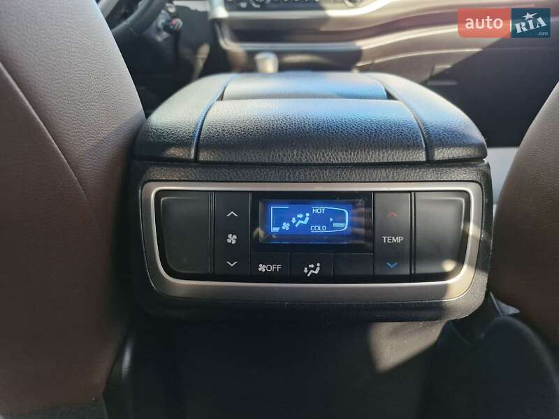 Внедорожник / Кроссовер Toyota Highlander 2018 в Киеве