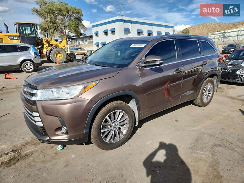 Внедорожник / Кроссовер Toyota Highlander 2018 в Киеве