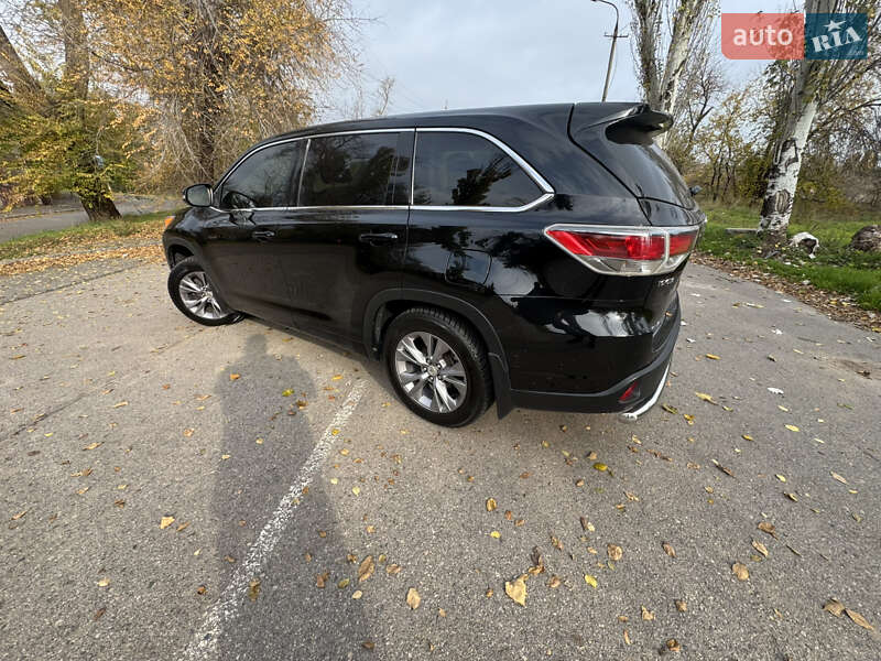 Позашляховик / Кросовер Toyota Highlander 2014 в Кривому Розі