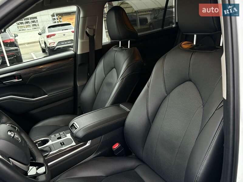 Внедорожник / Кроссовер Toyota Highlander 2023 в Киеве