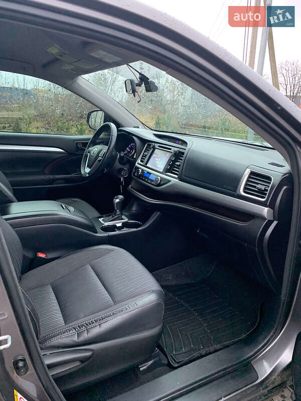Внедорожник / Кроссовер Toyota Highlander 2015 в Львове фото 8 Внедорожник / Кроссовер Toyota Highlander 2015 в Львове