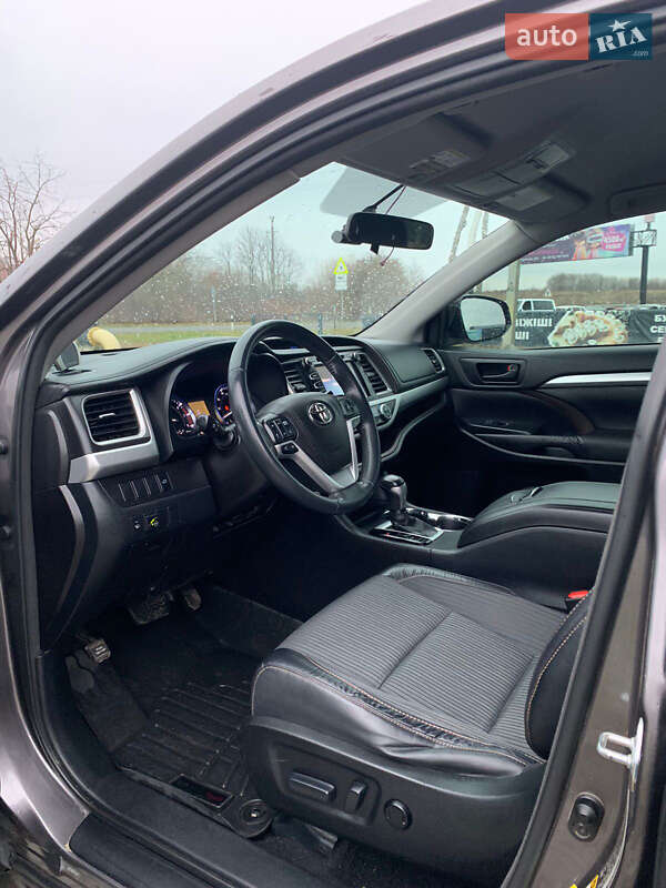 Внедорожник / Кроссовер Toyota Highlander 2015 в Львове фото 10 Внедорожник / Кроссовер Toyota Highlander 2015 в Львове