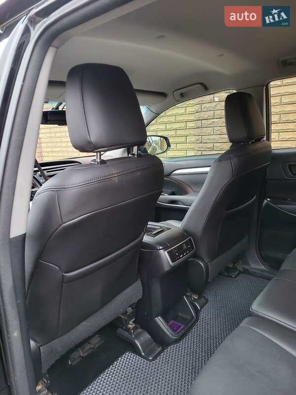 Внедорожник / Кроссовер Toyota Highlander 2014 в Кривом Роге фото 7 Внедорожник / Кроссовер Toyota Highlander 2014 в Кривом Роге