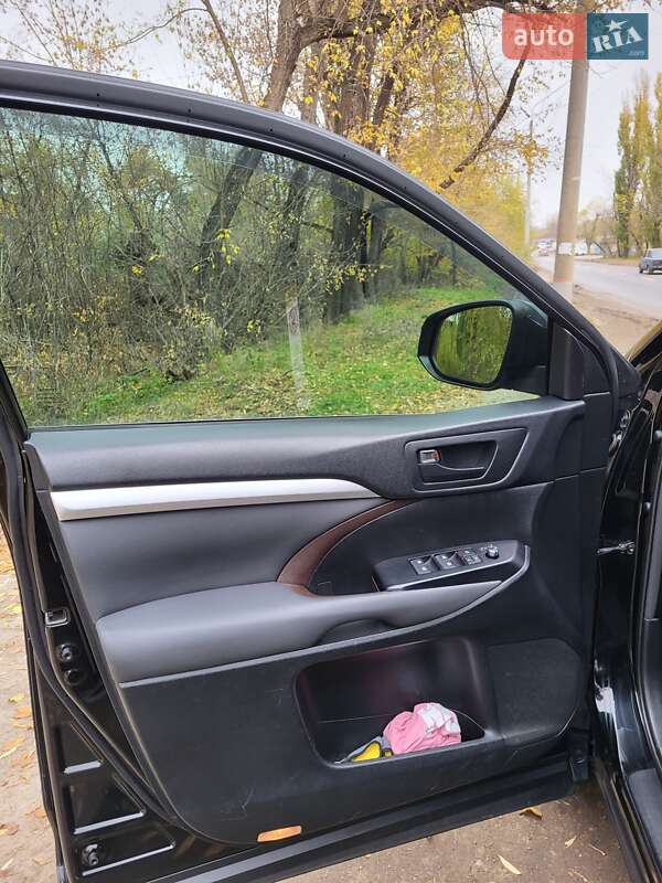 Внедорожник / Кроссовер Toyota Highlander 2014 в Кривом Роге фото 18 Внедорожник / Кроссовер Toyota Highlander 2014 в Кривом Роге