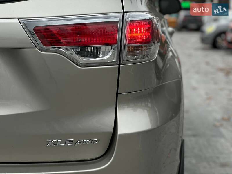 Внедорожник / Кроссовер Toyota Highlander 2016 в Киеве