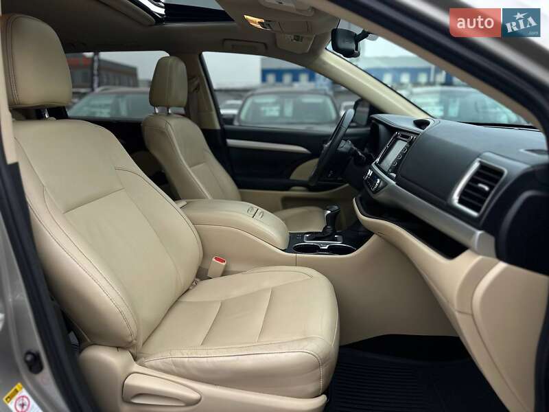 Внедорожник / Кроссовер Toyota Highlander 2016 в Киеве