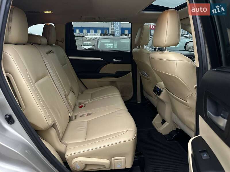 Внедорожник / Кроссовер Toyota Highlander 2016 в Киеве