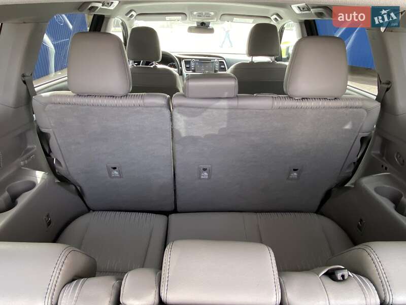 Внедорожник / Кроссовер Toyota Highlander 2018 в Киеве