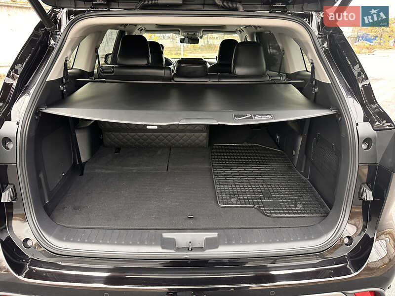 Внедорожник / Кроссовер Toyota Highlander 2021 в Киеве