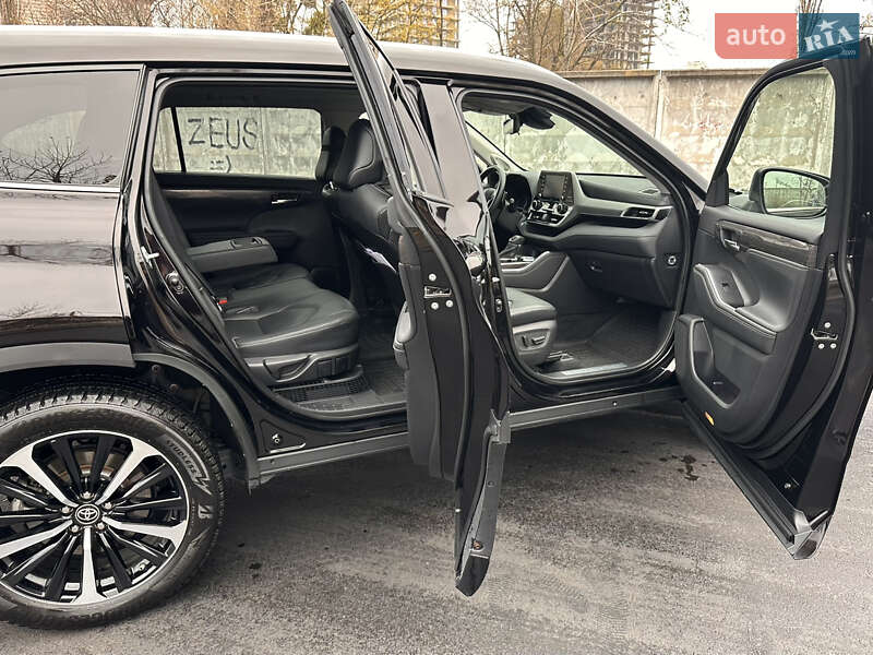 Внедорожник / Кроссовер Toyota Highlander 2021 в Киеве