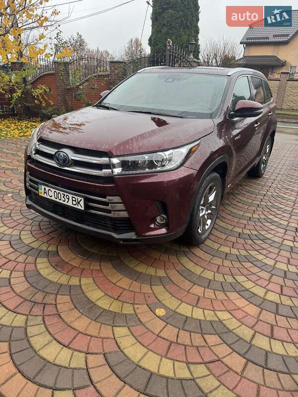 Позашляховик / Кросовер Toyota Highlander 2019 в Луцьку