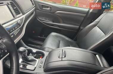 Позашляховик / Кросовер Toyota Highlander 2019 в Луцьку