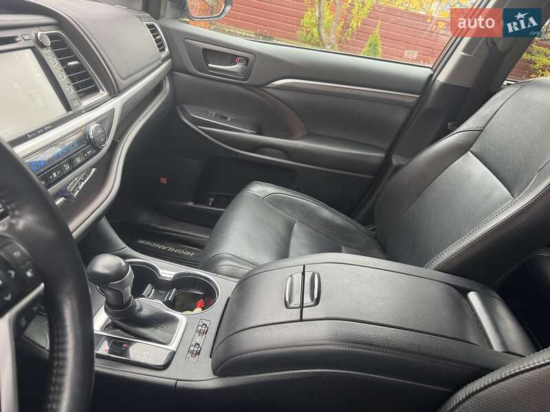 Позашляховик / Кросовер Toyota Highlander 2019 в Луцьку