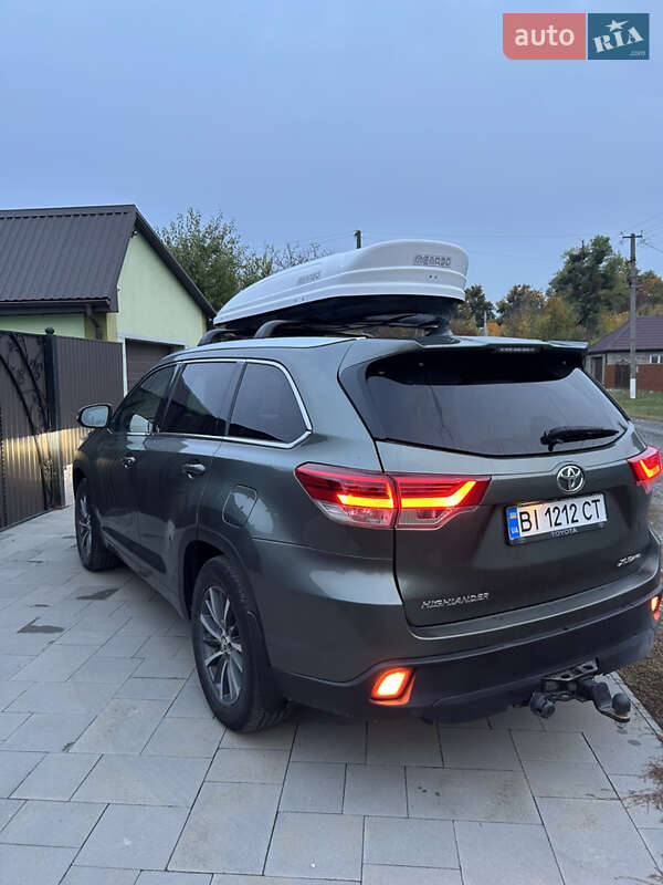 Позашляховик / Кросовер Toyota Highlander 2017 в Лубнах