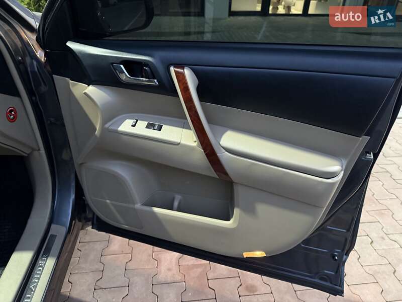 Внедорожник / Кроссовер Toyota Highlander 2011 в Киеве фото 18 Внедорожник / Кроссовер Toyota Highlander 2011 в Киеве