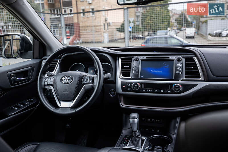 Позашляховик / Кросовер Toyota Highlander 2019 в Києві фото 27 Позашляховик / Кросовер Toyota Highlander 2019 в Києві