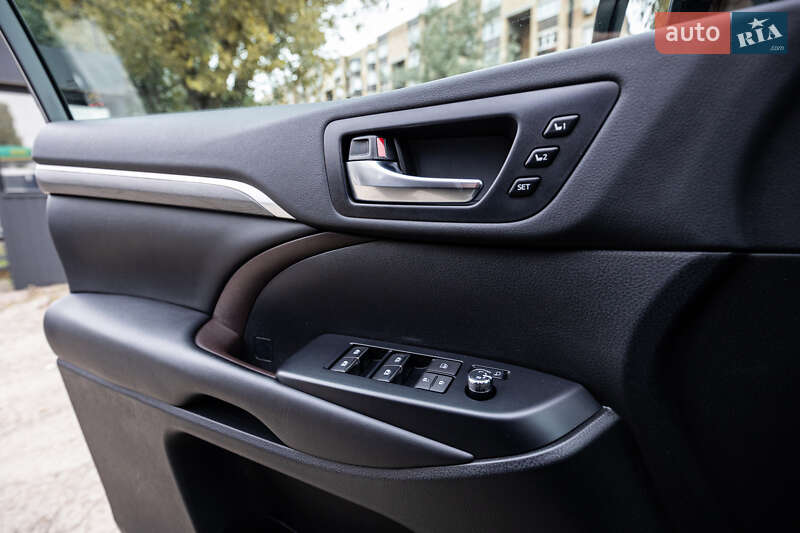 Позашляховик / Кросовер Toyota Highlander 2019 в Києві фото 48 Позашляховик / Кросовер Toyota Highlander 2019 в Києві