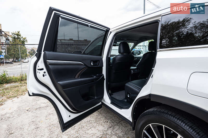 Позашляховик / Кросовер Toyota Highlander 2019 в Києві фото 50 Позашляховик / Кросовер Toyota Highlander 2019 в Києві
