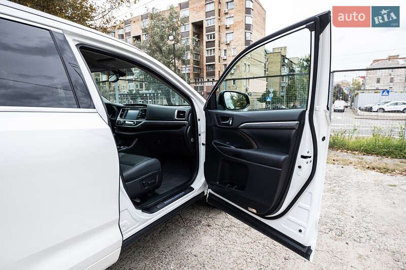Позашляховик / Кросовер Toyota Highlander 2019 в Києві фото 62 Позашляховик / Кросовер Toyota Highlander 2019 в Києві