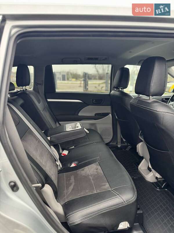 Внедорожник / Кроссовер Toyota Highlander 2017 в Бродах