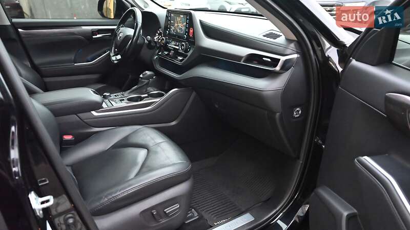 Внедорожник / Кроссовер Toyota Highlander 2020 в Киеве