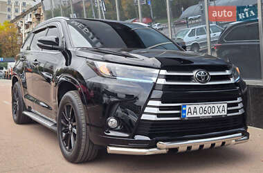 Позашляховик / Кросовер Toyota Highlander 2017 в Києві