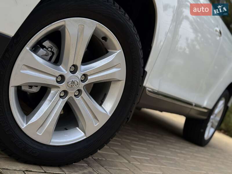 Внедорожник / Кроссовер Toyota Highlander 2011 в Одессе