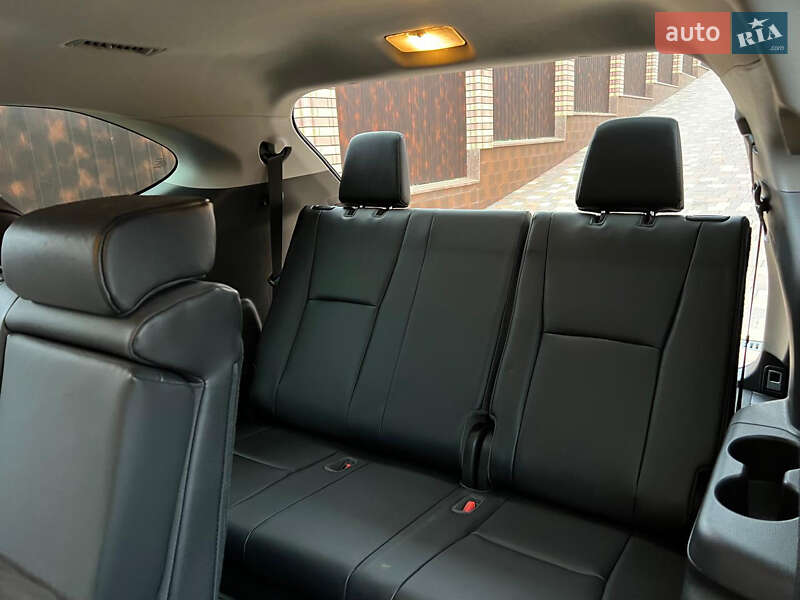 Позашляховик / Кросовер Toyota Highlander 2020 в Чернівцях