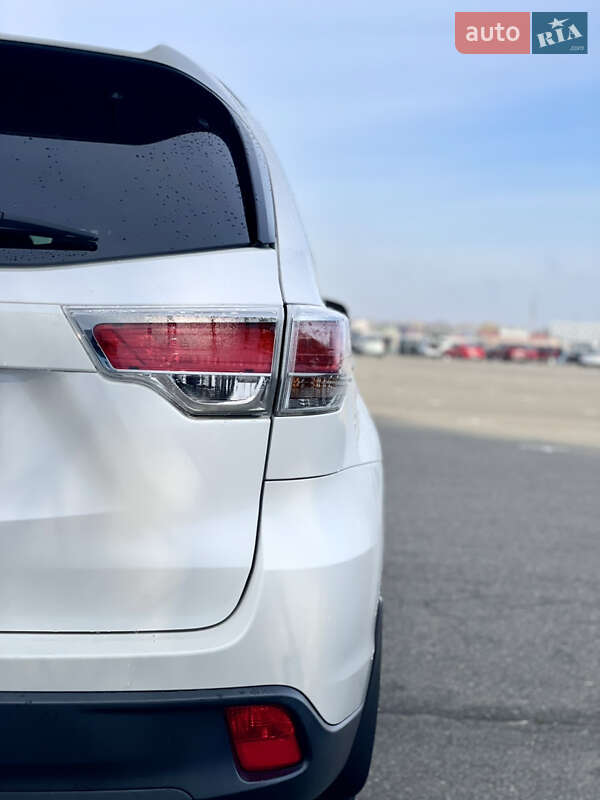 Внедорожник / Кроссовер Toyota Highlander 2016 в Киеве