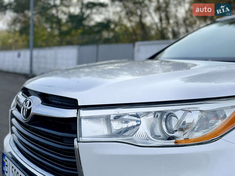 Внедорожник / Кроссовер Toyota Highlander 2016 в Киеве
