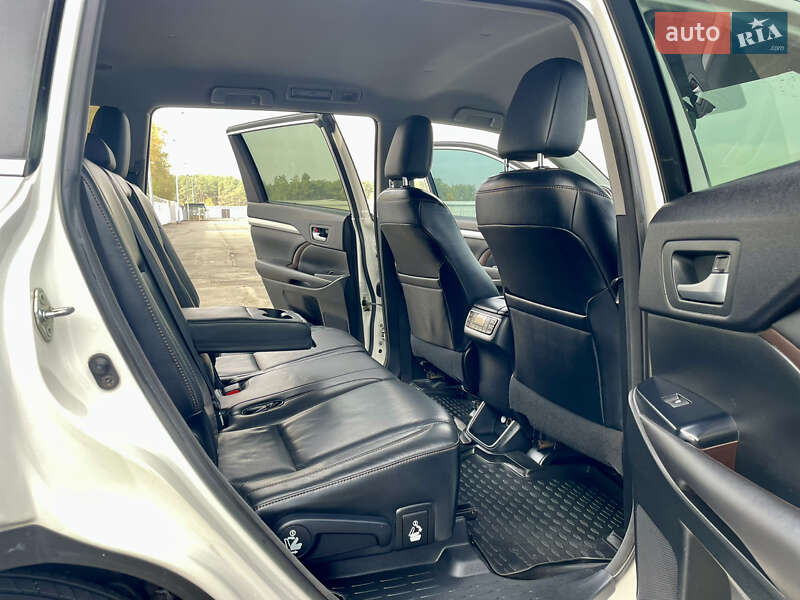 Внедорожник / Кроссовер Toyota Highlander 2016 в Киеве