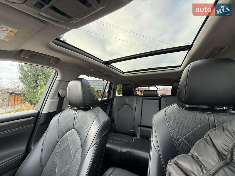 Внедорожник / Кроссовер Toyota Highlander 2022 в Киеве