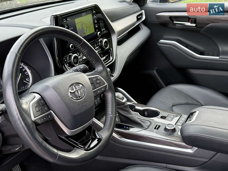 Внедорожник / Кроссовер Toyota Highlander 2022 в Киеве