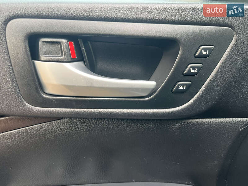 Внедорожник / Кроссовер Toyota Highlander 2016 в Киеве фото 21 Внедорожник / Кроссовер Toyota Highlander 2016 в Киеве