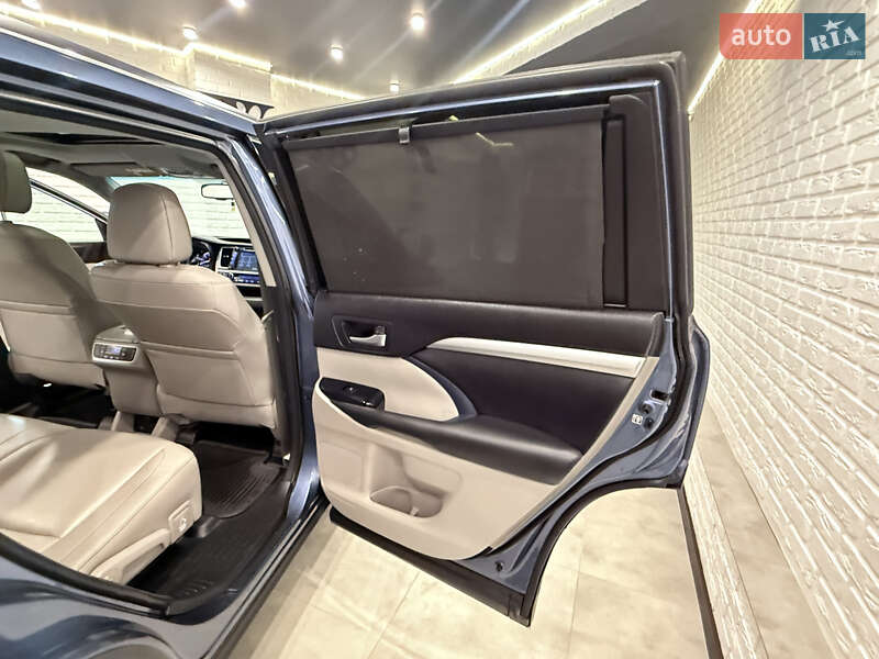 Внедорожник / Кроссовер Toyota Highlander 2016 в Одессе