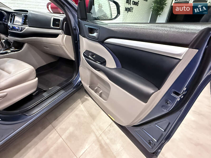 Внедорожник / Кроссовер Toyota Highlander 2016 в Одессе