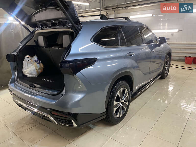 Внедорожник / Кроссовер Toyota Highlander 2022 в Киеве