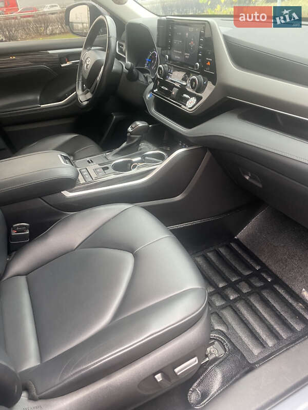 Внедорожник / Кроссовер Toyota Highlander 2022 в Киеве
