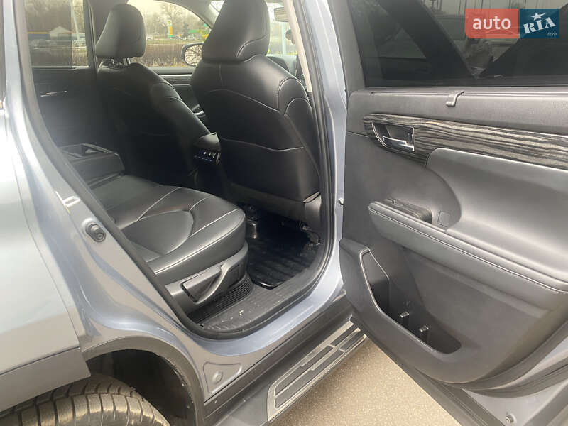 Внедорожник / Кроссовер Toyota Highlander 2022 в Киеве
