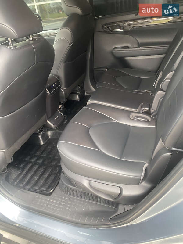 Внедорожник / Кроссовер Toyota Highlander 2022 в Киеве