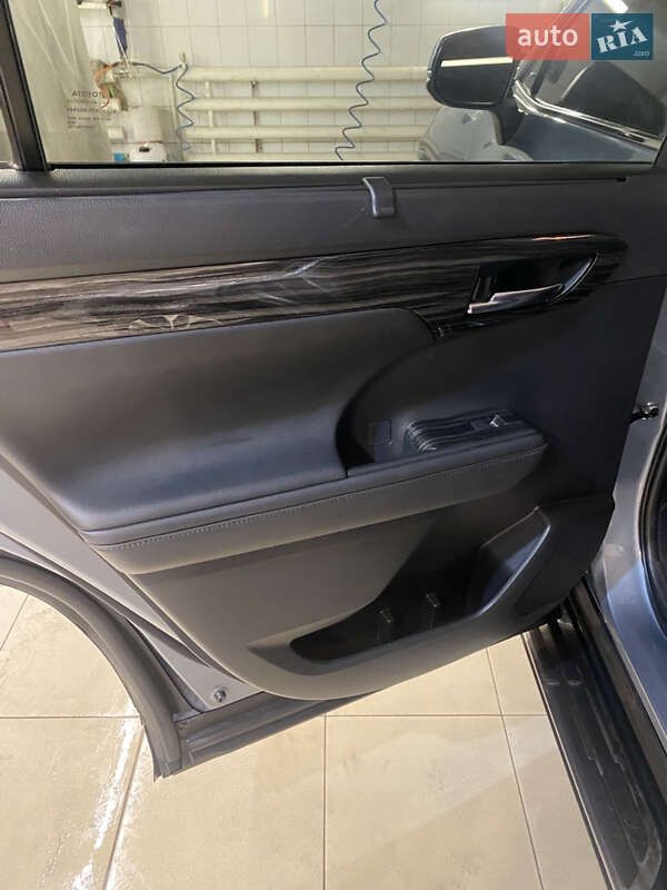 Внедорожник / Кроссовер Toyota Highlander 2022 в Киеве