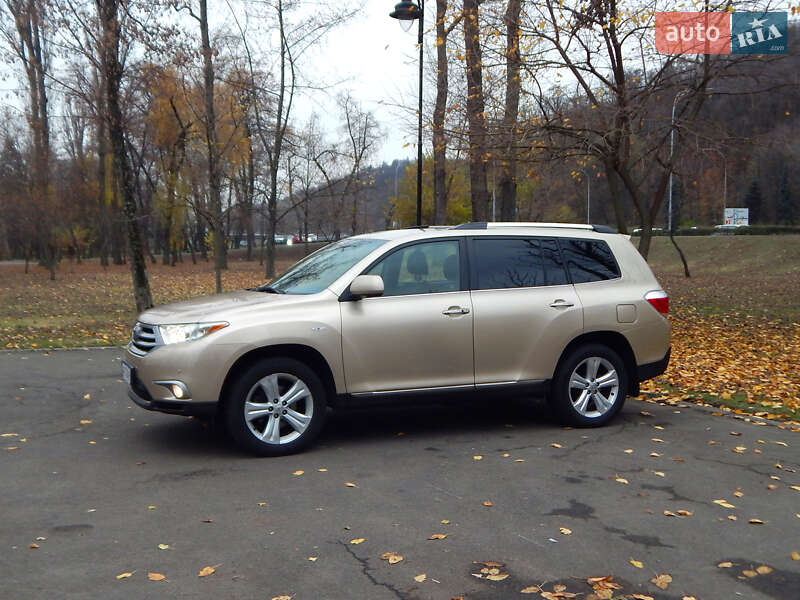 Внедорожник / Кроссовер Toyota Highlander 2010 в Киеве