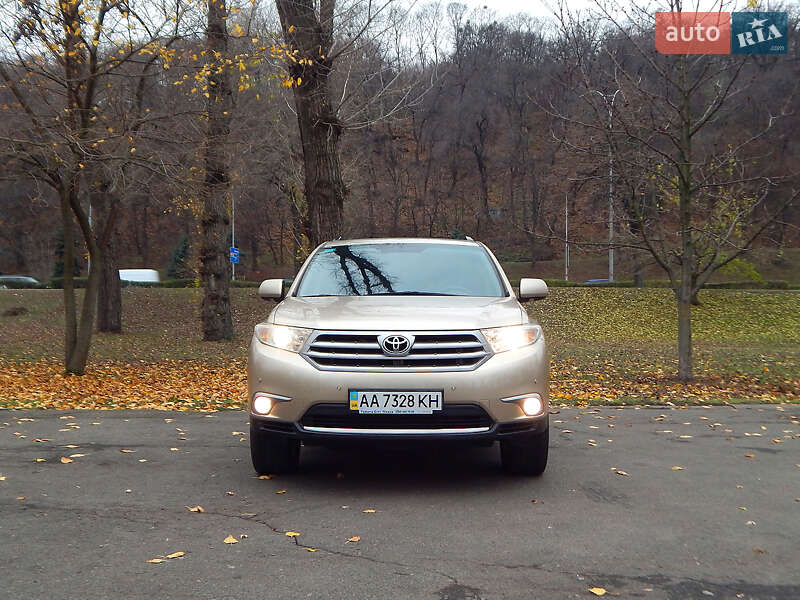 Внедорожник / Кроссовер Toyota Highlander 2010 в Киеве