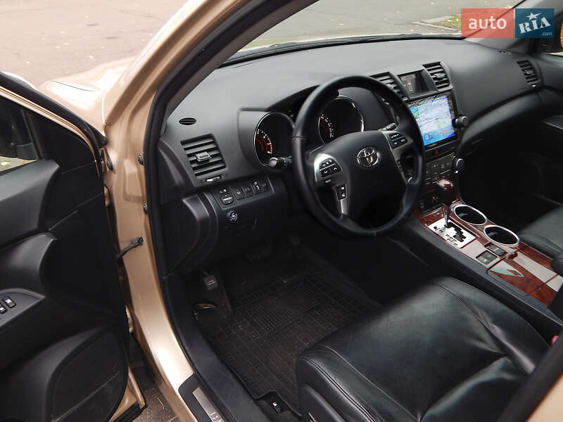 Внедорожник / Кроссовер Toyota Highlander 2010 в Киеве