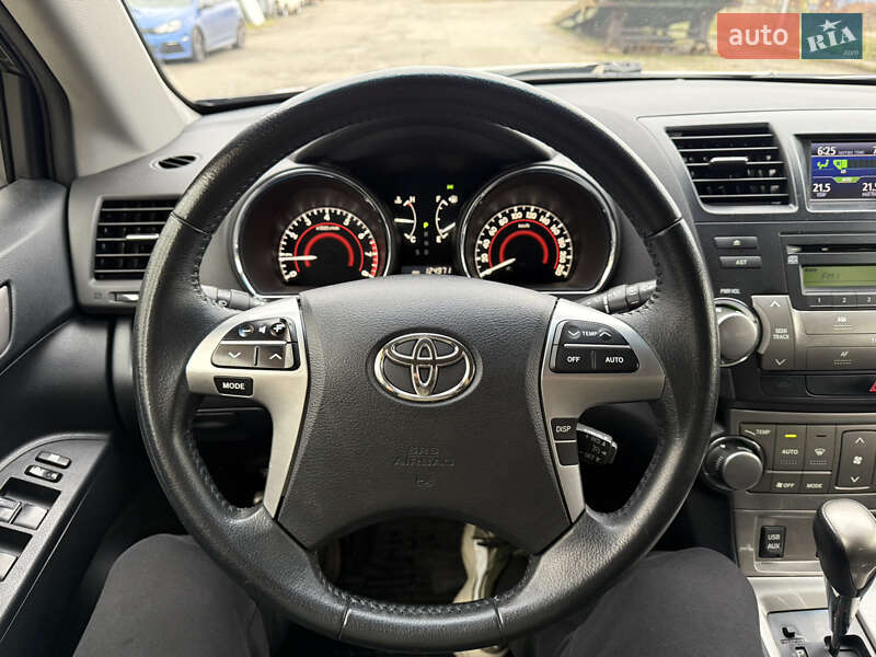 Внедорожник / Кроссовер Toyota Highlander 2012 в Киеве